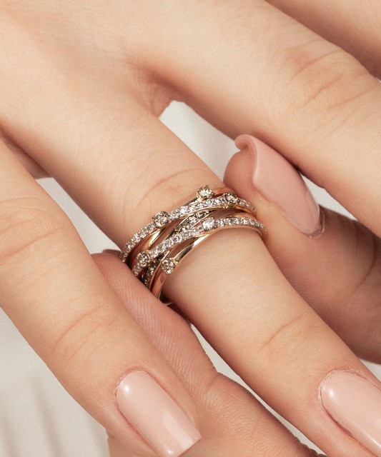 Yellow gold ring with cognac diamonds