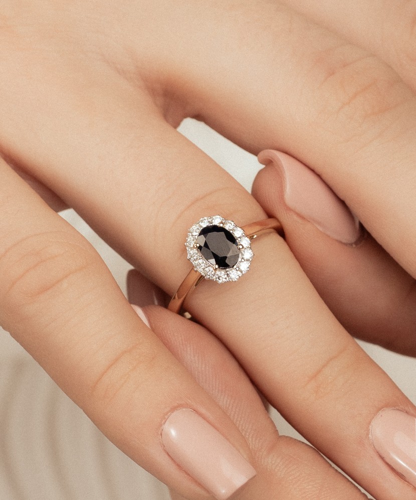 Yellow gold ring with sapphires and diamonds