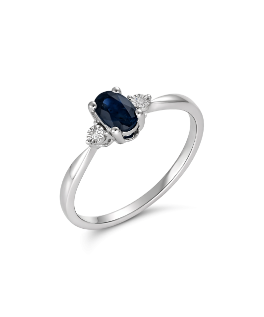 White gold ring with sapphire and diamonds