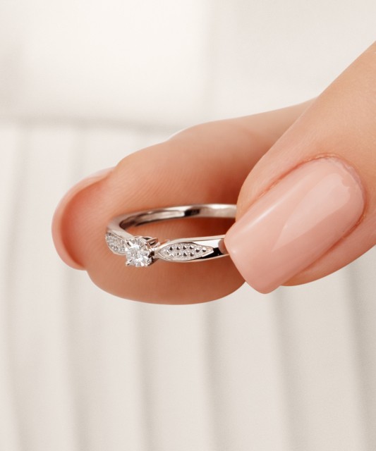 White gold ring with diamonds 0,08ct