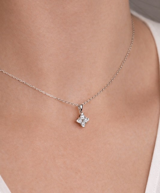 White gold pendant with diamonds