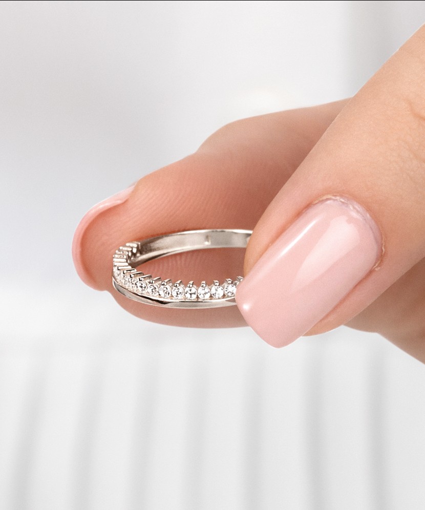 White gold ring with zircons