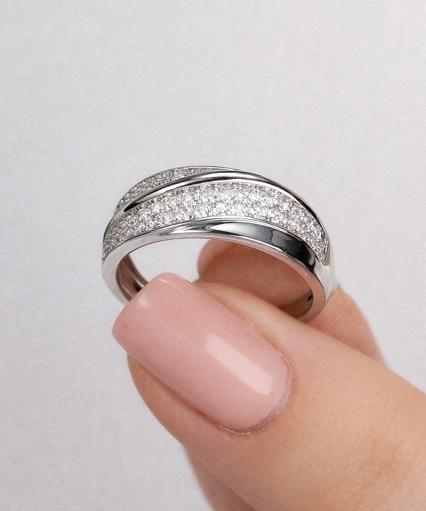 Hopeasormus zirkoneilla