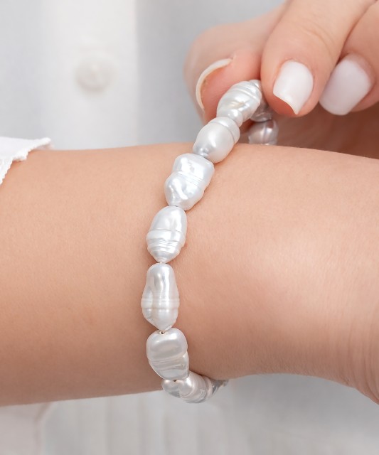 Pearl bracelet