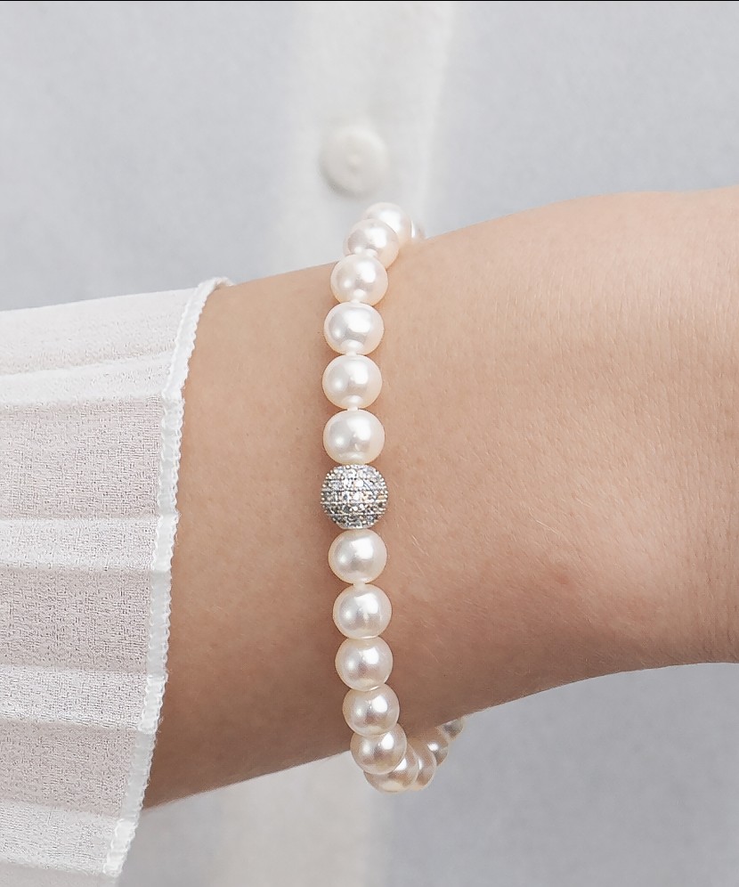 Pearl bracelet with silver and zircons
