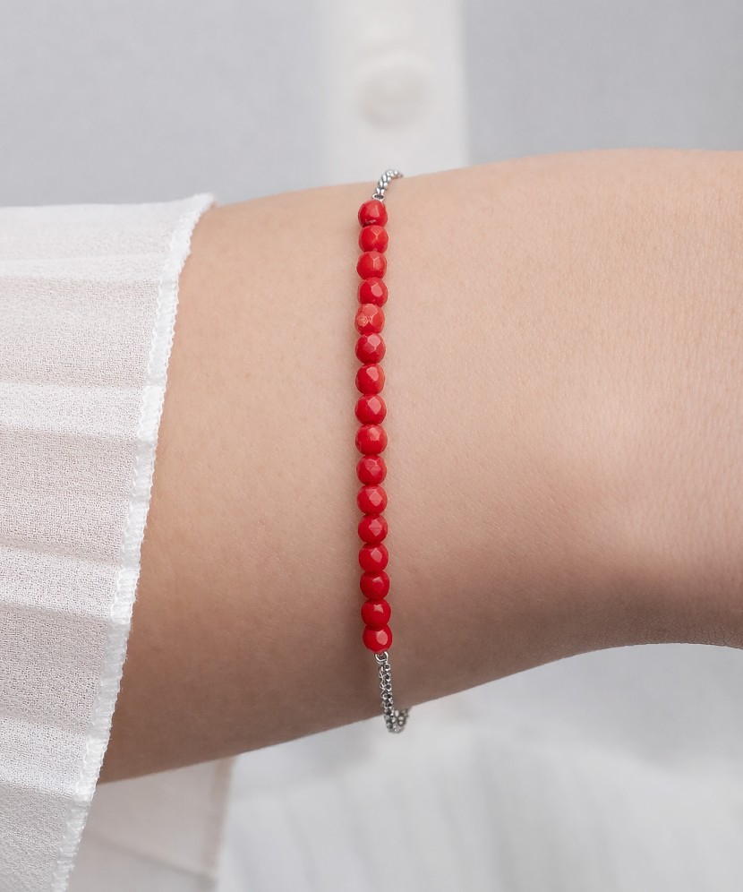 Hopea rannekoru korallilla