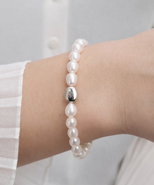 Pearl bracelet with silver