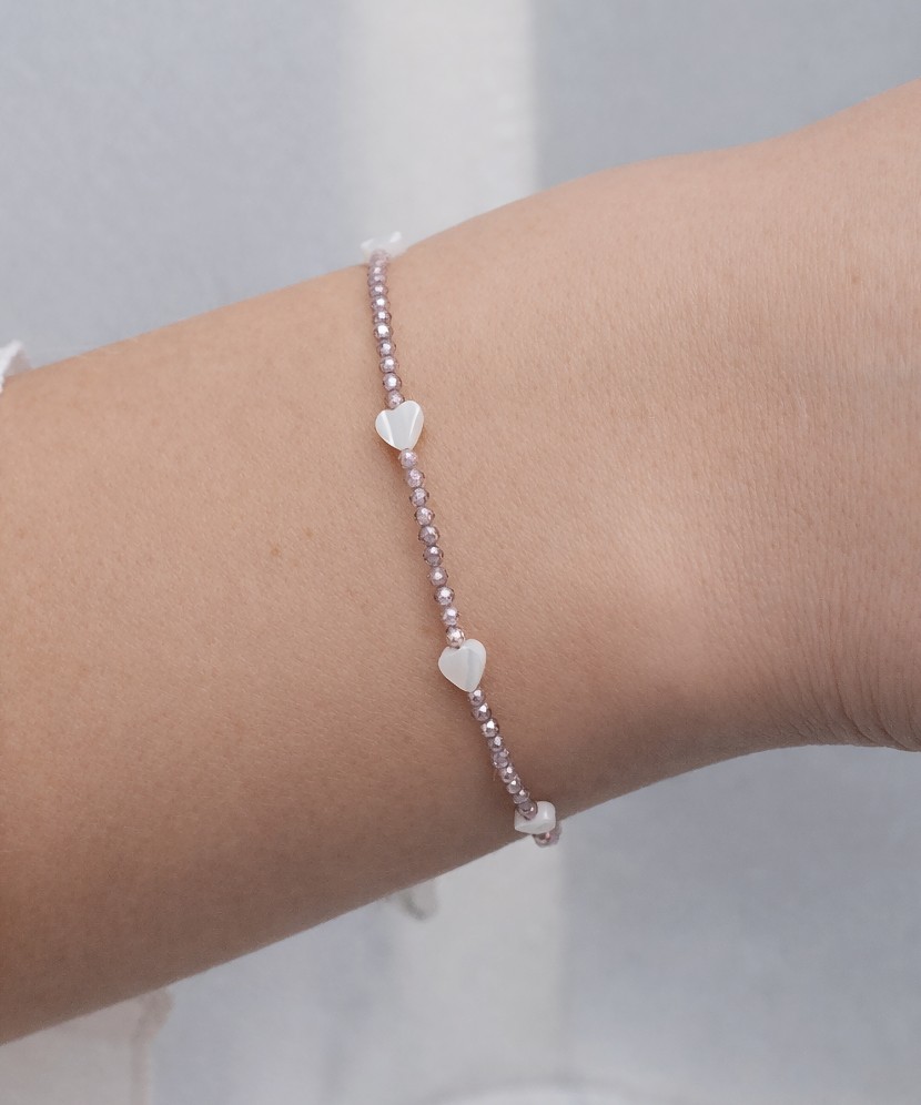 Rannekoru zirkoneilla ja helmiäisellä