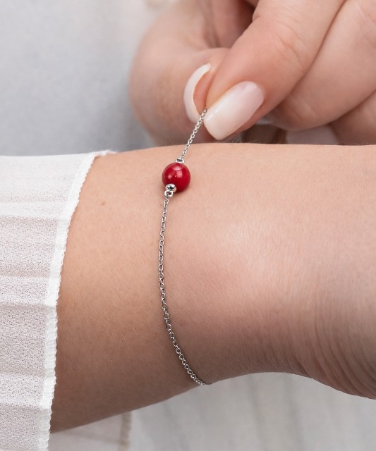 Hopea rannekoru korallilla