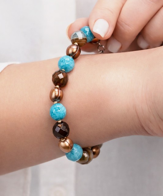 Rannekoru jadella, akaatilla ja helmellä