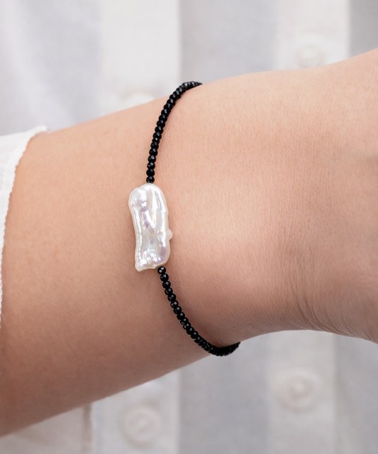 Bracelet with spinels and pearl and silver