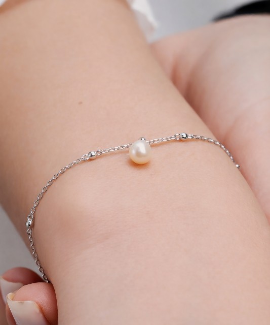 Sterling Silver bracelet with pearl pendant