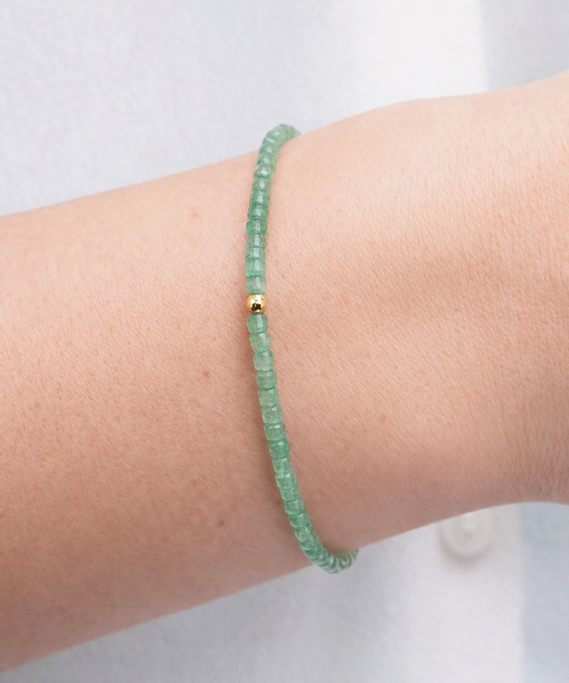 Rannekoru akaatilla ja kullatulla hopealla