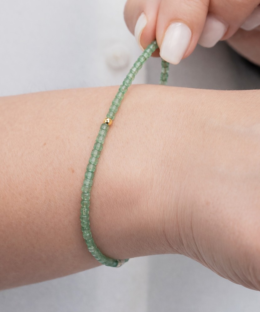 Rannekoru akaatilla ja kullatulla hopealla