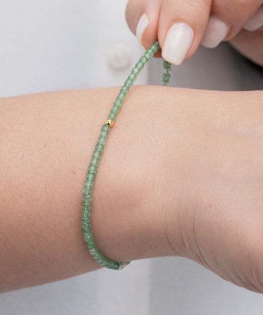 Rannekoru akaatilla ja kullatulla hopealla