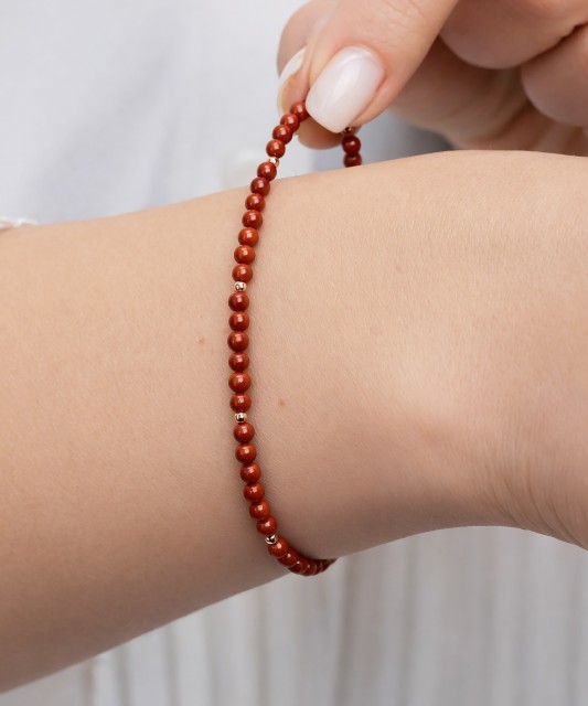 Rannekoru jaspiksella ja kullatulla hopealla