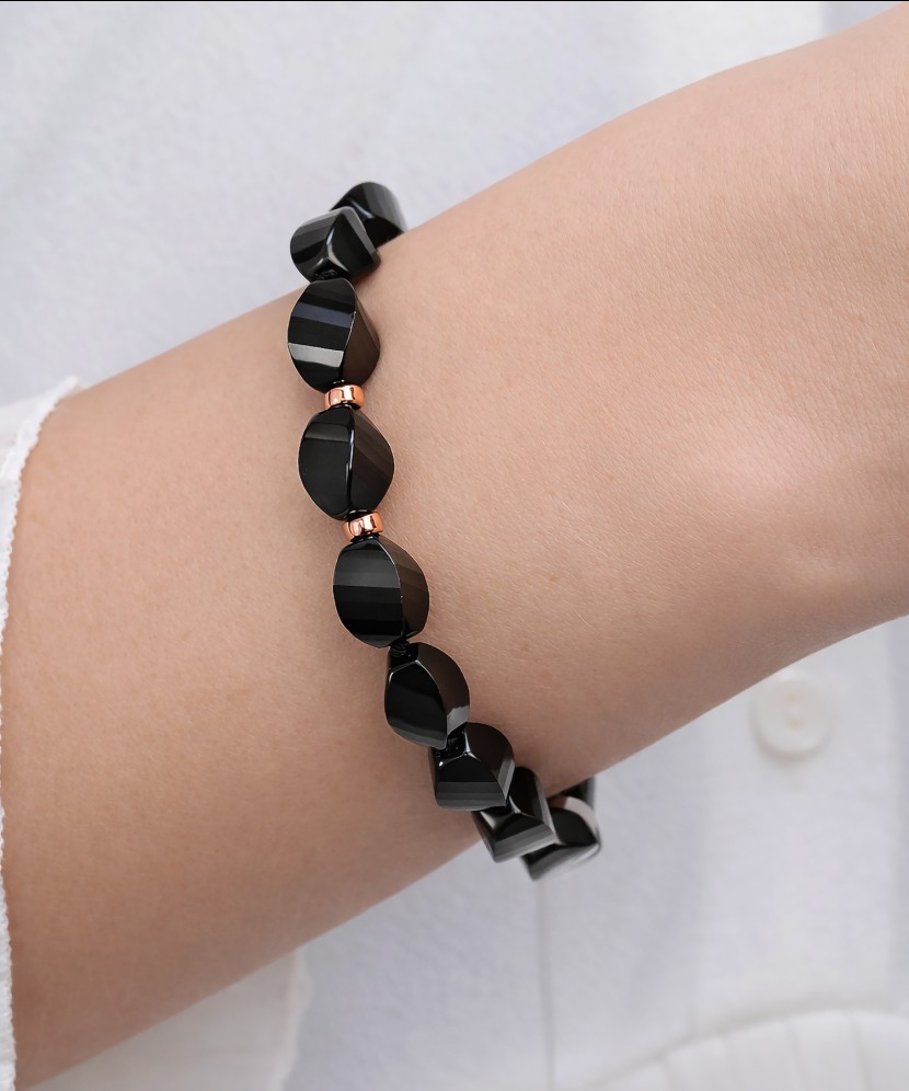 Bracelet with onyx and gold