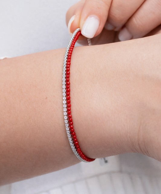 Coral bracelet with zircons and silver