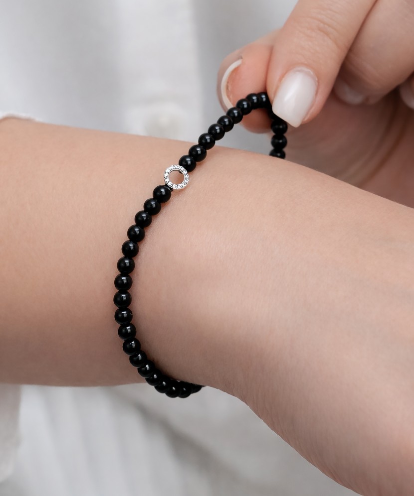 Onyksi-rannekoru zirkoneilla ja hopealla