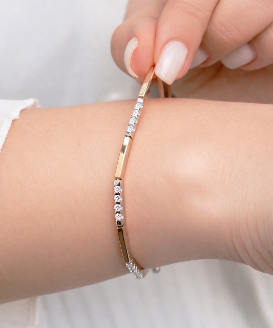 Hopeinen rannekoru zirkoneilla kullalla peitetty