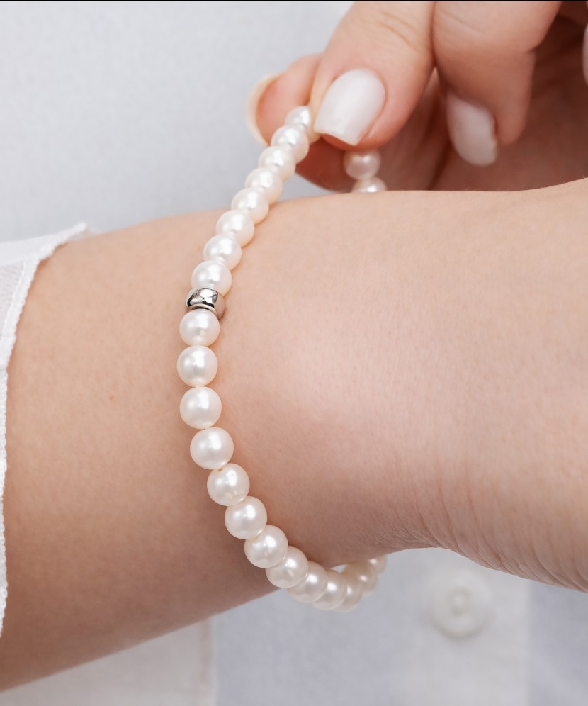 Pearl bracelet with silver