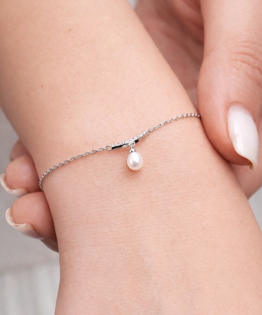 Sterling Silver bracelet with pearl and zircons
