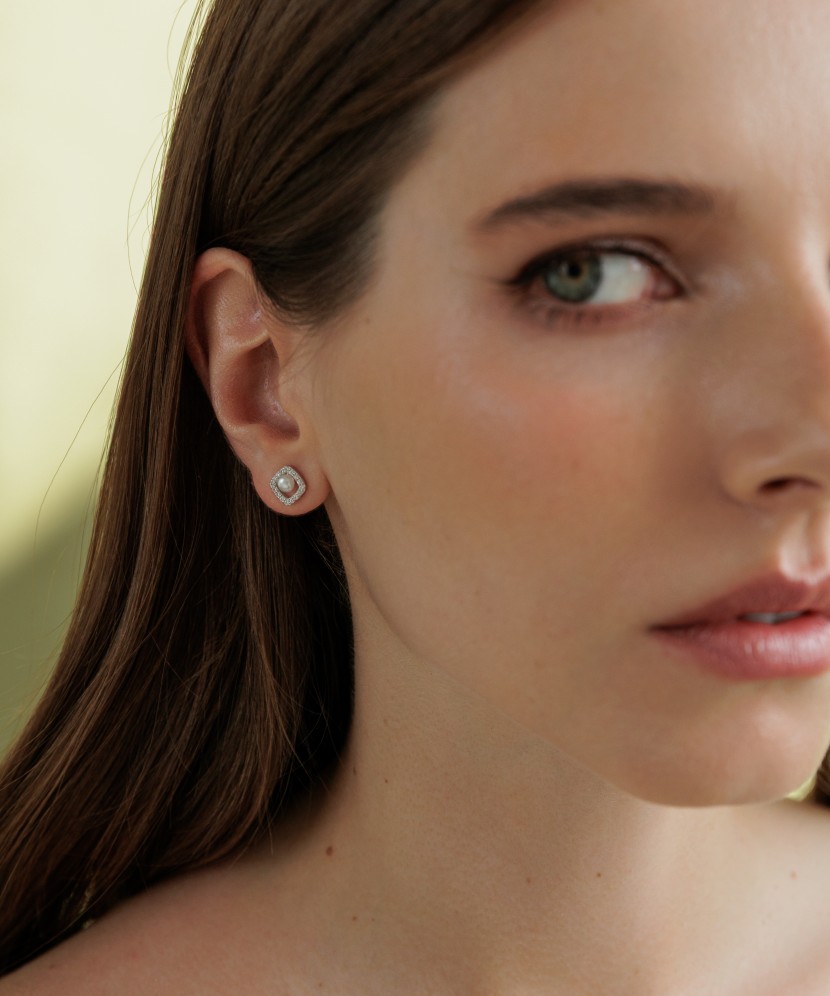 Silver earrings with pearls and zirconia