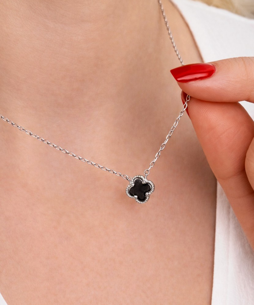 Silver chain with onyx pendant