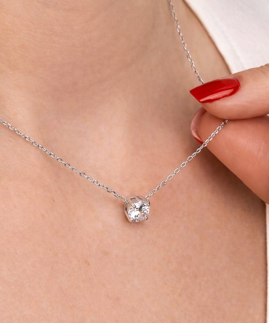 Silver chain with zircon pendant