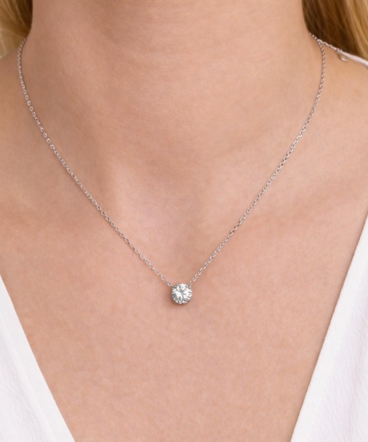 Silver chain with zircon pendant