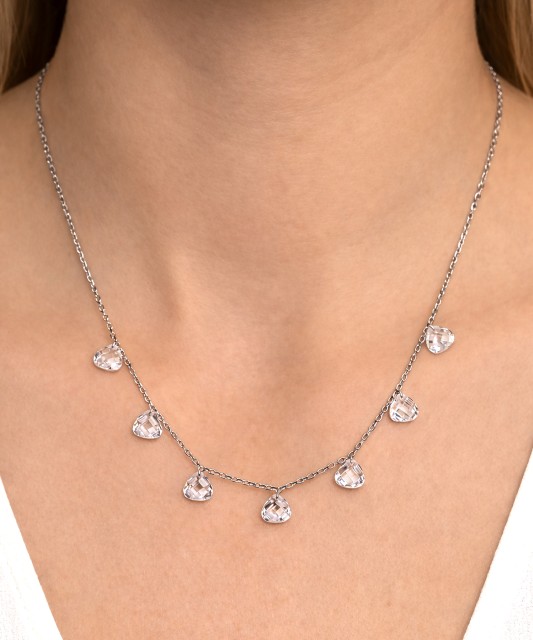 Hopeinen ketju zirkoniriipuksella