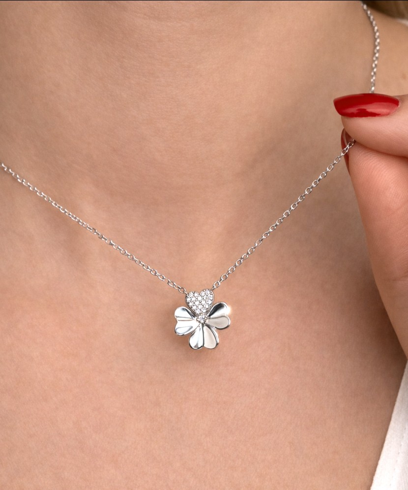 Sterling silver chain with zirconium pendant