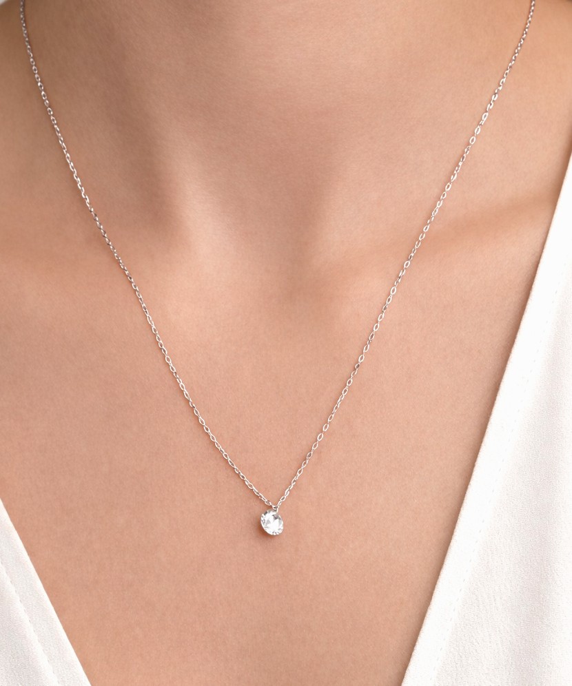Sterling silver chain with zirconium pendant