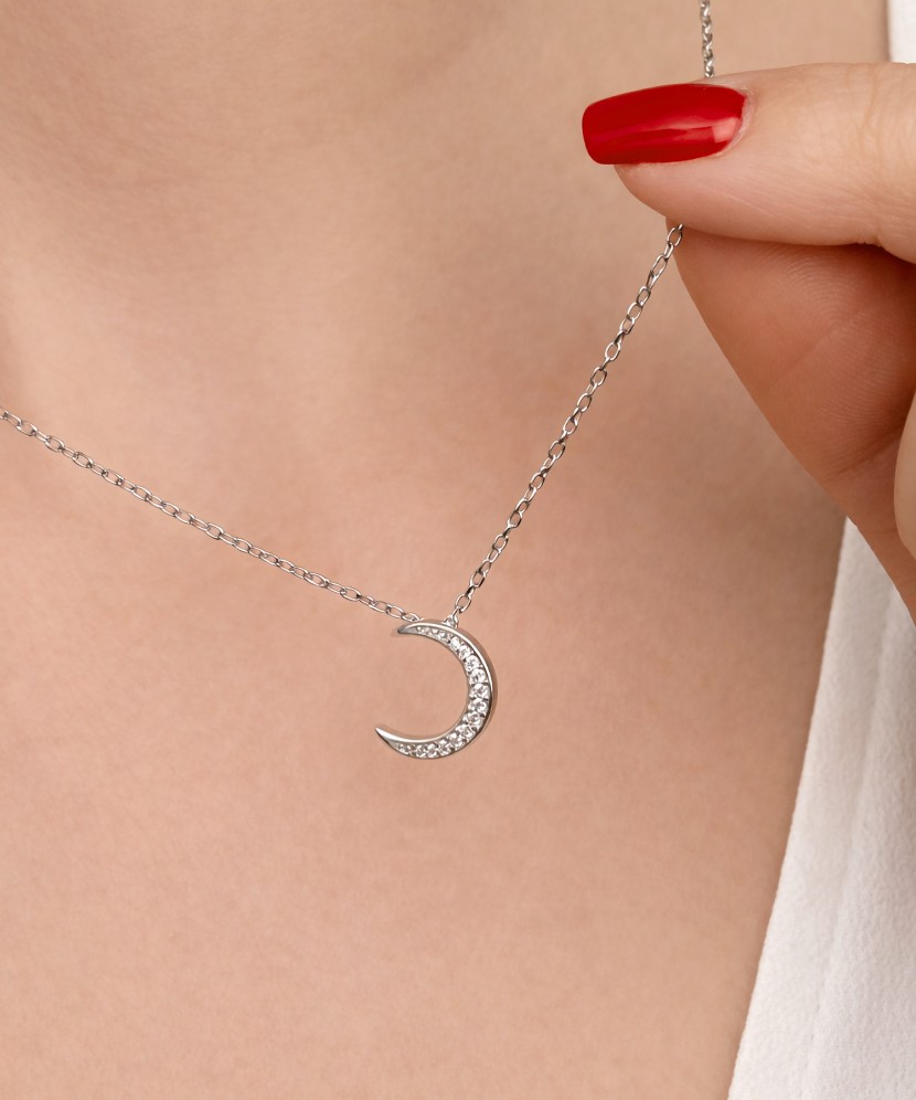 Sterling silver chain with zirconium pendant