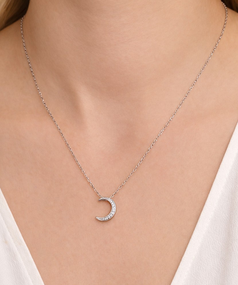 Sterling silver chain with zirconium pendant