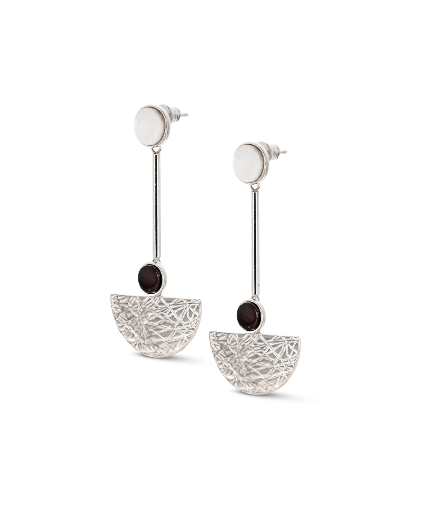 Hopeiset korvakorut meripihkalla ja helmiäisellä