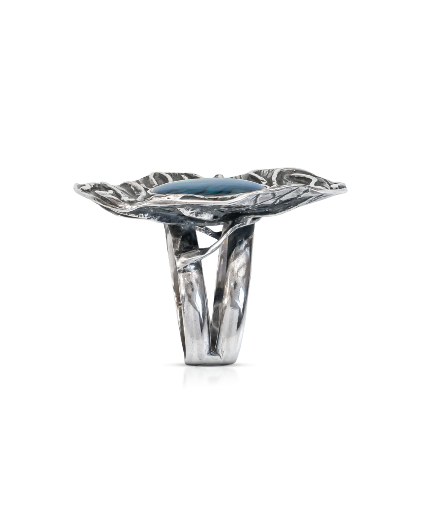 Sterling silver ring with nacre