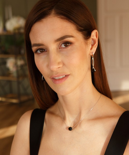 Hopeiset korvakorut onyxilla