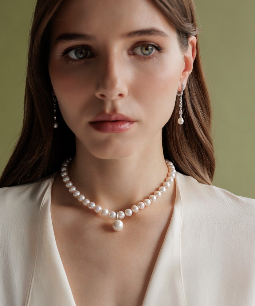 Hopeinen riipus Edison-helmellä ja zirkonilla