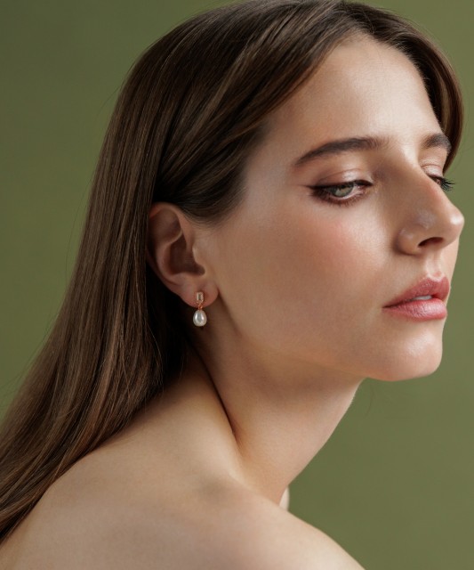 Kultaahopeiset korvakorut helmillä ja zirkoneilla