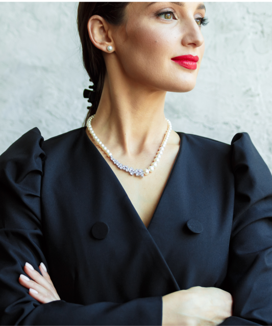 Helmikaulakoru zirkoneilla ja hopeaa