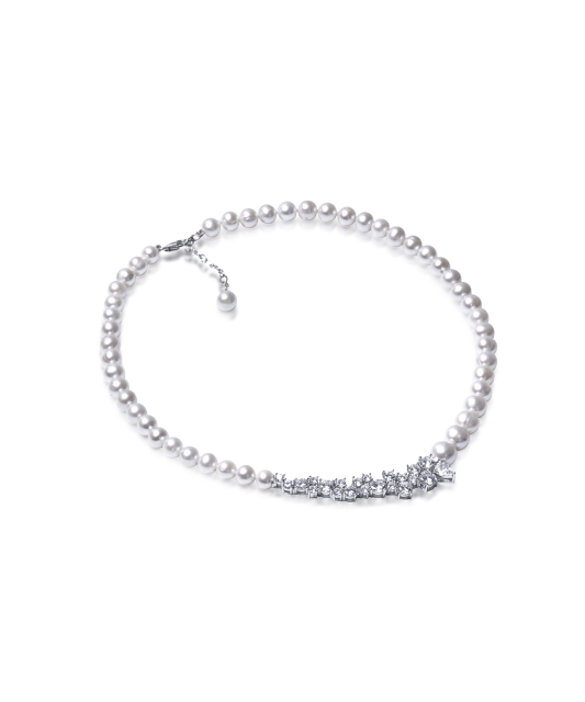 Helmikaulakoru zirkoneilla ja hopeaa