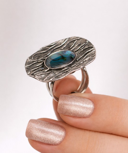 Sterling silver ring with nacre