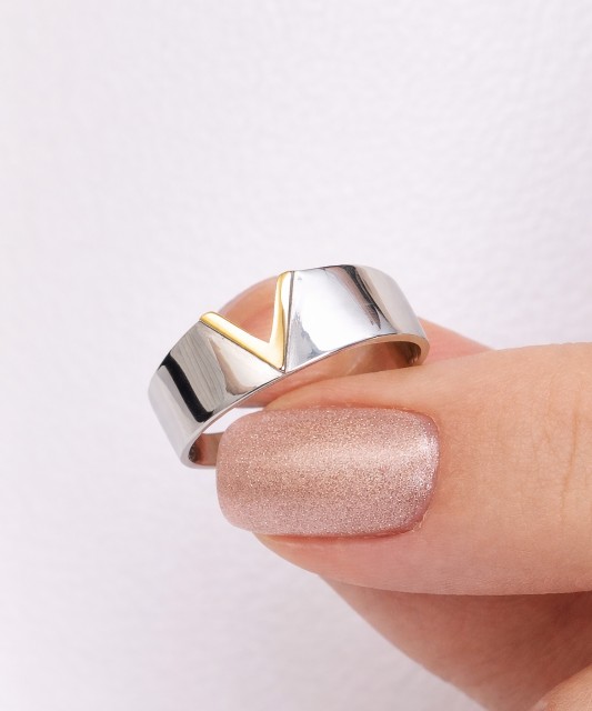 Hopeasormus kullalla peitetty