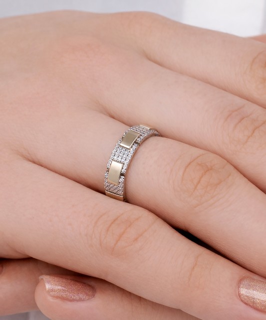 Hopeasormus kullalla peitetty zirkoneilla