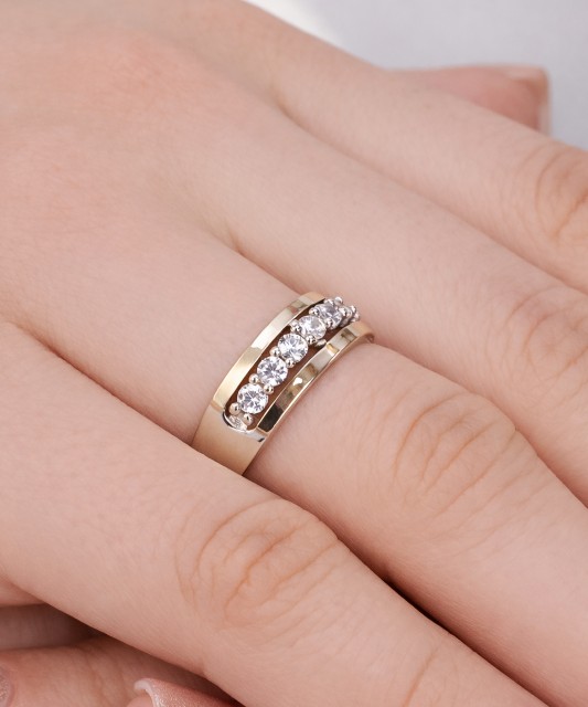 Sterling silver ring gold plated with zircons