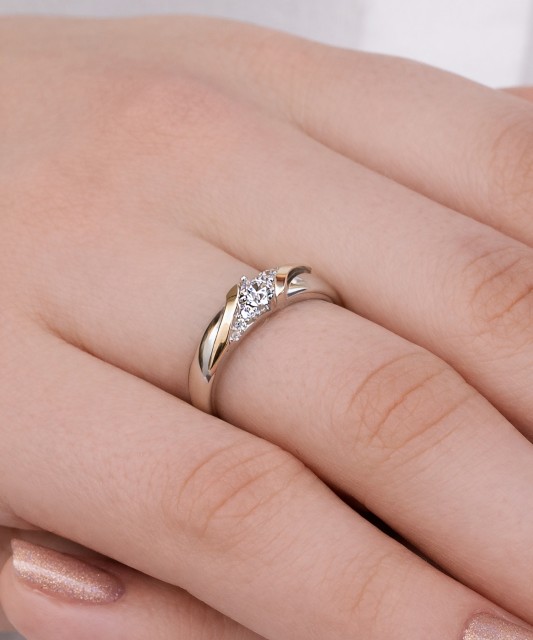 Sterling silver ring gold plated with zircons