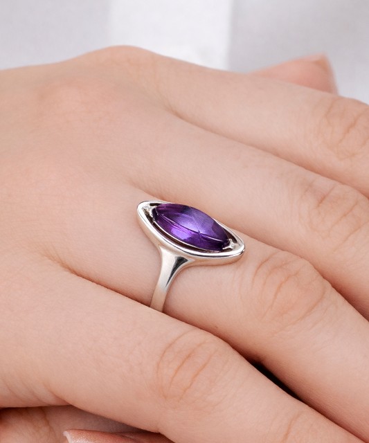 Sterling silver ring with amethyst