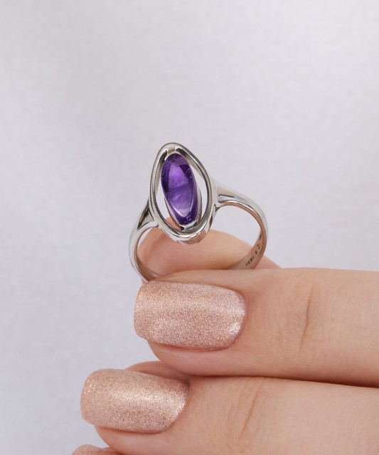 Sterling silver ring with amethyst