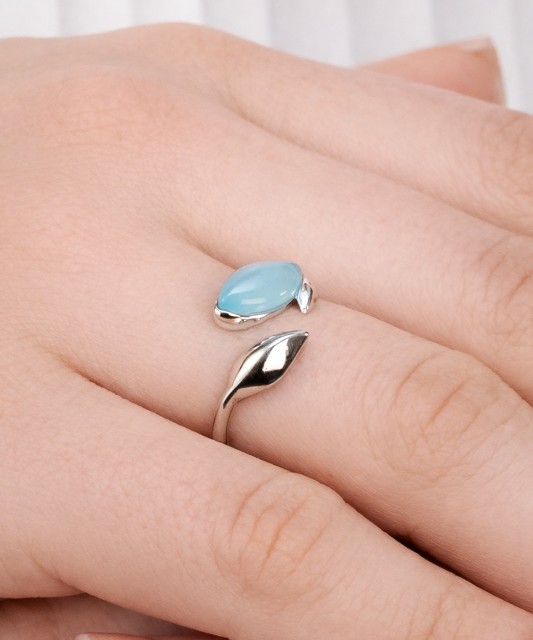 Sterling silver ring with agate